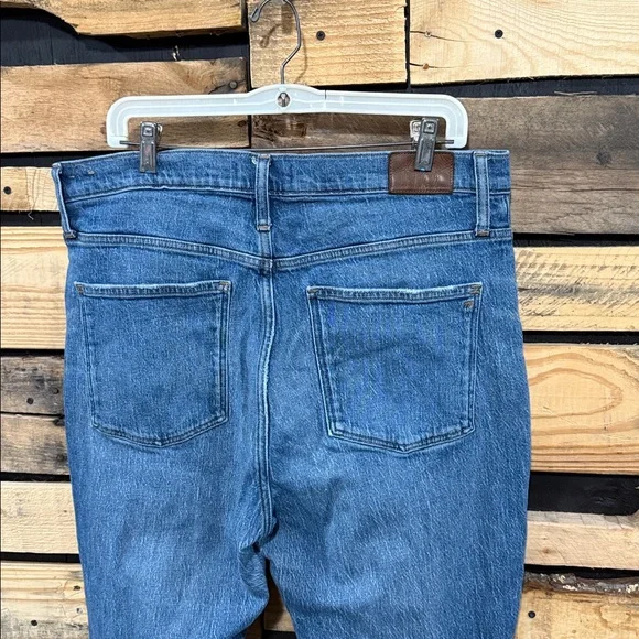 Madewell‎ The High-Rise Slim Boyjean in Moorland
Wash Size  32 - Picture 7 of 11